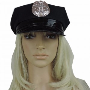 Producenci sprzedają czarne ośmiokątne czapki, czapki z odznakami, czapki policyjne, wykonane na zamówienie czapki z okazji Halloween
